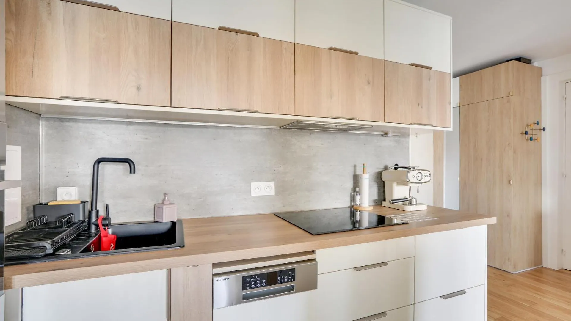 Luxury With Eiffel Tower View, 1 Min Metro, Parking Apartament