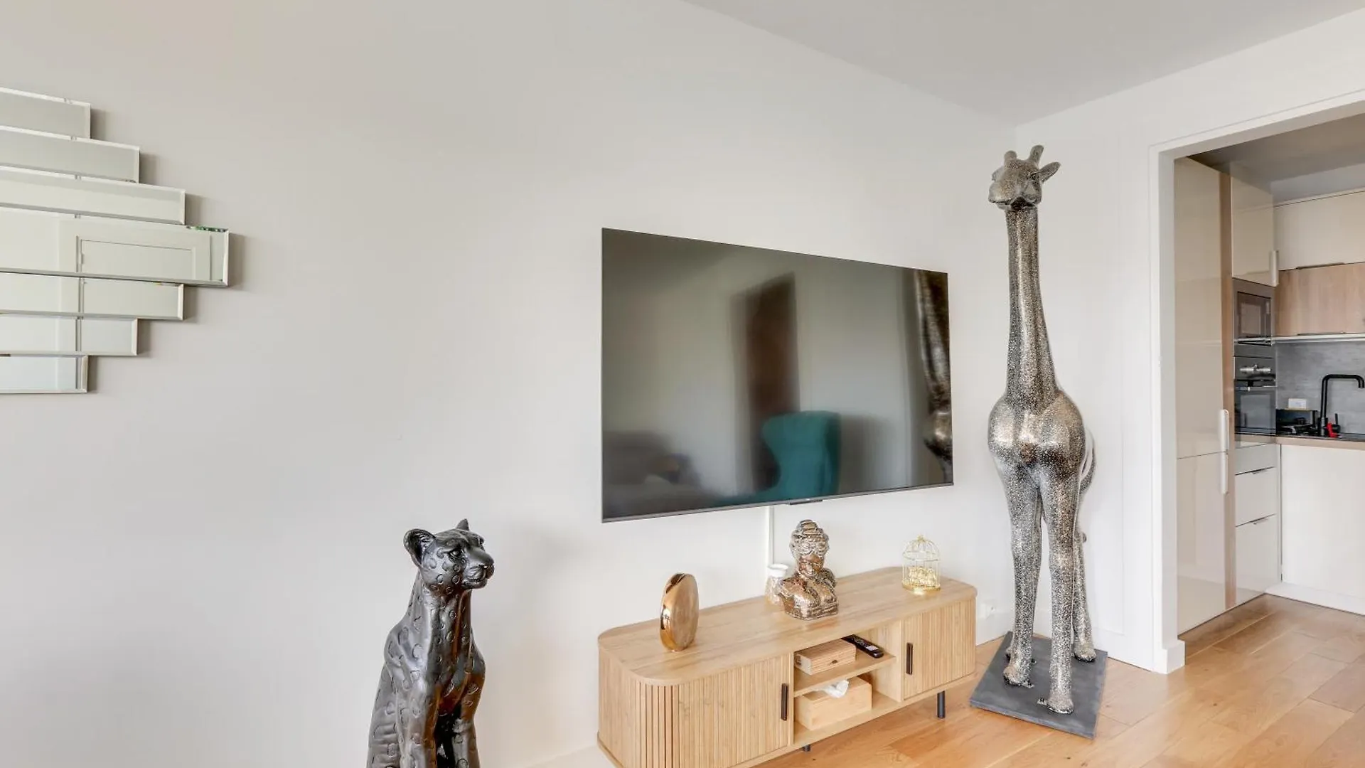 Luxury With Eiffel Tower View, 1 Min Metro, Parking *