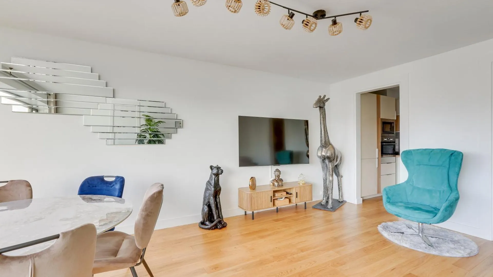 Luxury With Eiffel Tower View, 1 Min Metro, Parking * Paryż