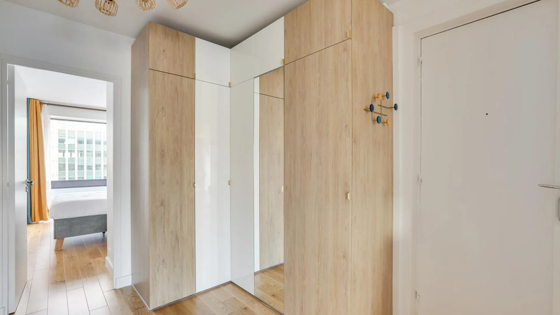 Luxury With Eiffel Tower View, 1 Min Metro, Parking Apartament *