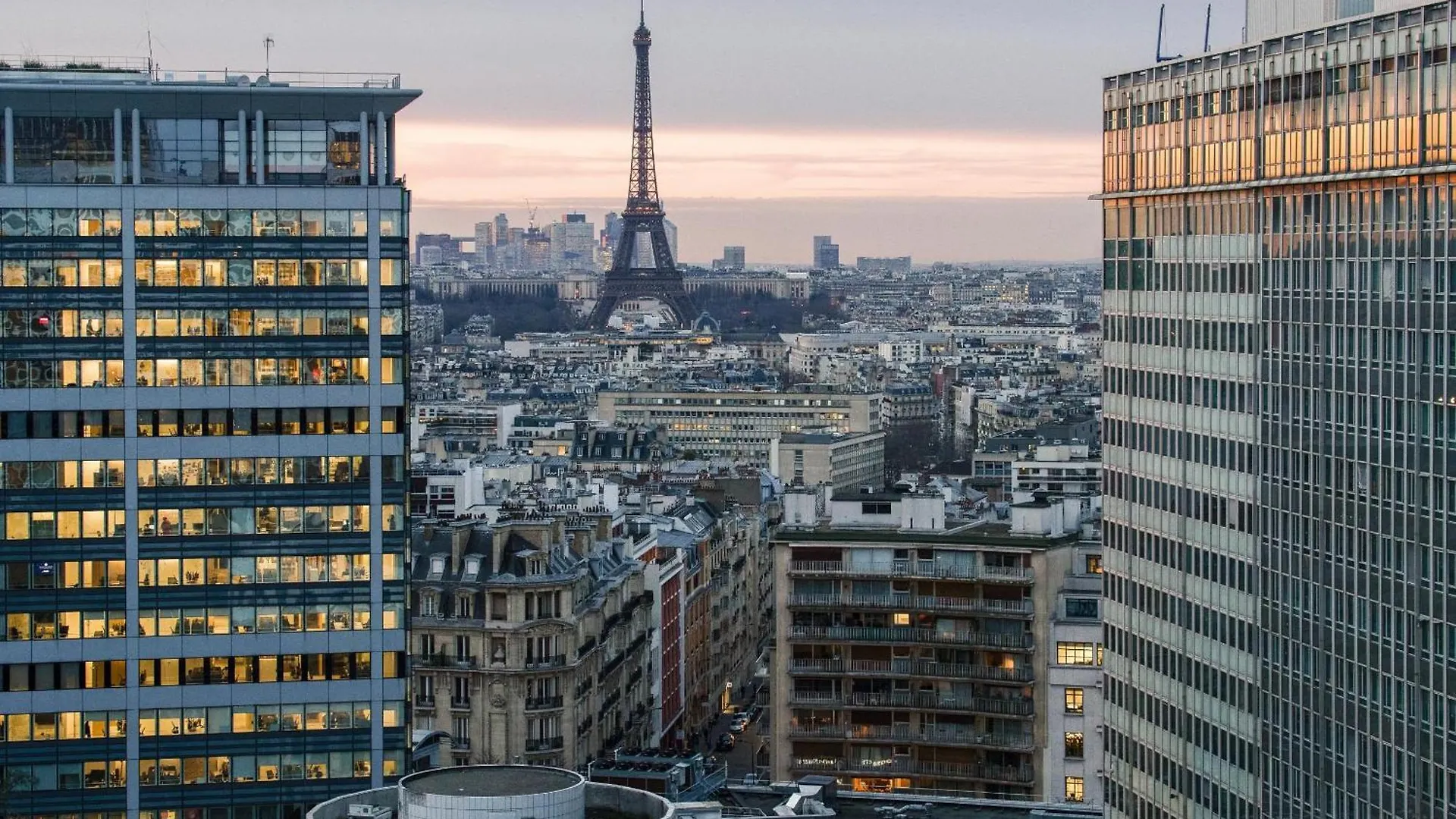 Luxury With Eiffel Tower View, 1 Min Metro, Parking Apartment *